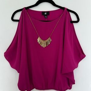 IZ Byer XS Women’s Top, Pink with gold necklace